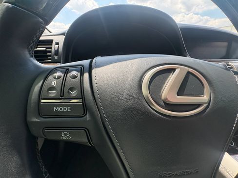 Used 2015 Lexus LS 460 w/ Ultra Luxury Package RWD image 26