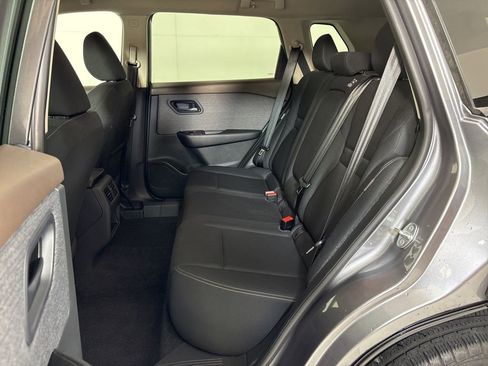 Used 2023 Nissan Rogue S image 18