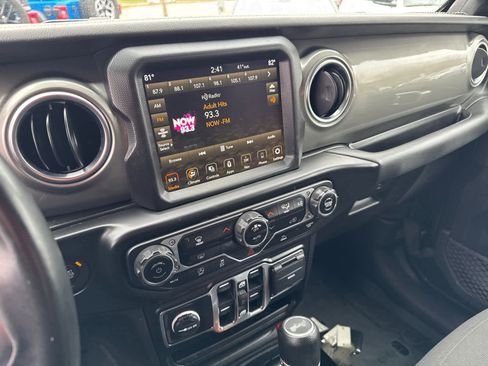 Used 2022 Jeep Wrangler Unlimited Sahara AWD/4WD image 20