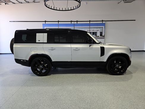 Used 2023 Land Rover Defender 130 X-Dynamic SE AWD/4WD image 9