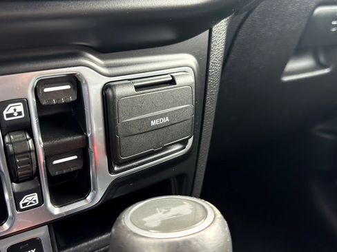 Used 2022 Jeep Wrangler Unlimited Rubicon 4xe image 13