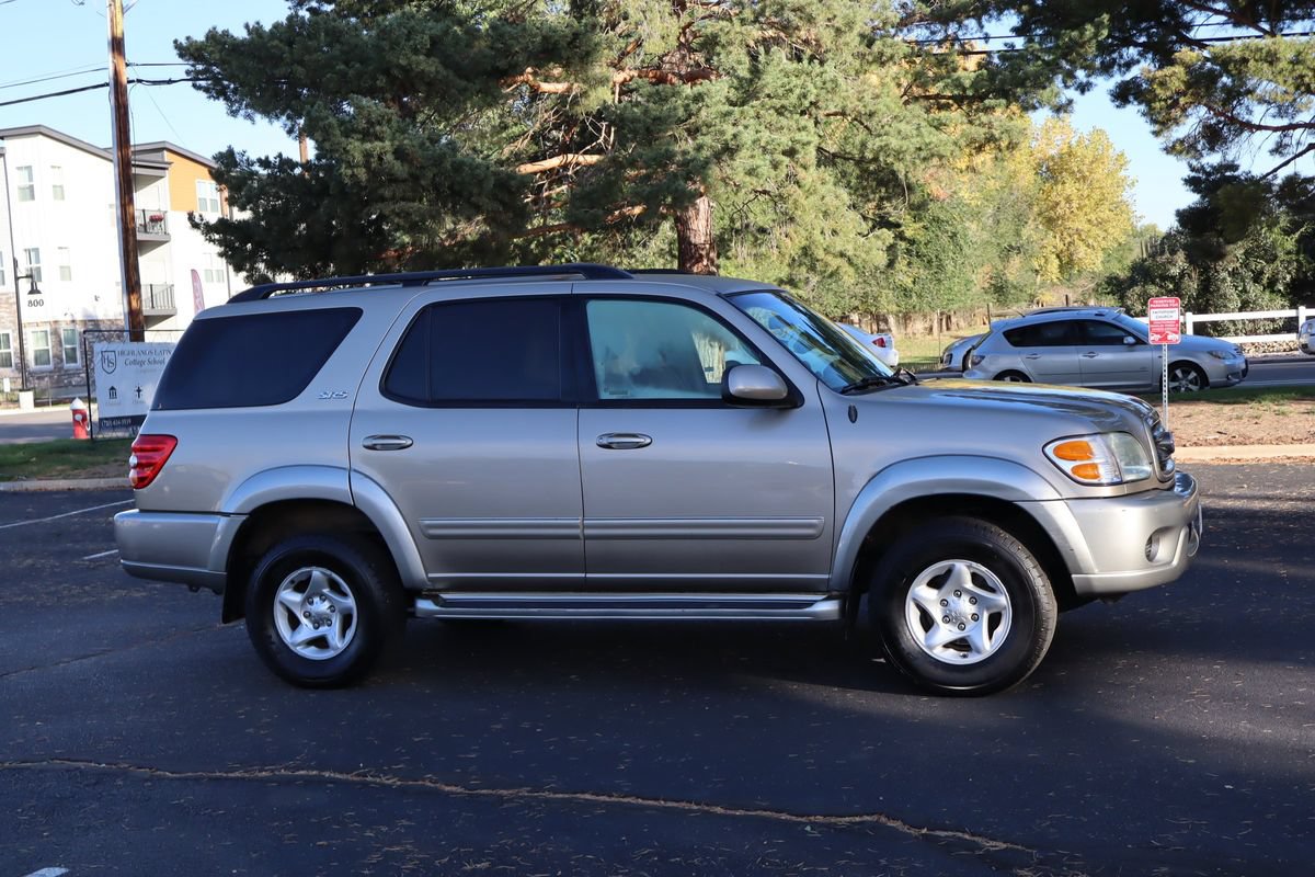 Used 2001 Toyota Sequoia SR5 AWD/4WD image 2