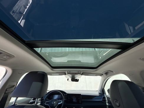 Certified 2025 Volkswagen Taos SE image 8