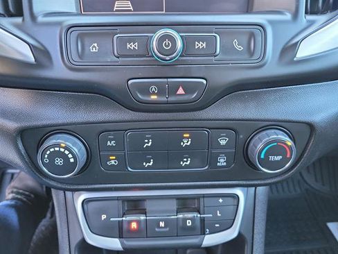 Used 2024 GMC Terrain SLE image 11