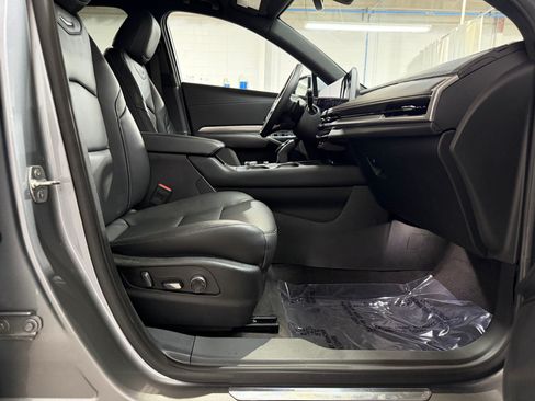 Used 2024 Cadillac XT4 Premium Luxury FWD image 46