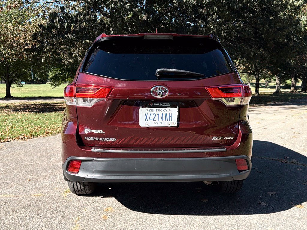 Used 2019 Toyota Highlander XLE AWD/4WD image 6