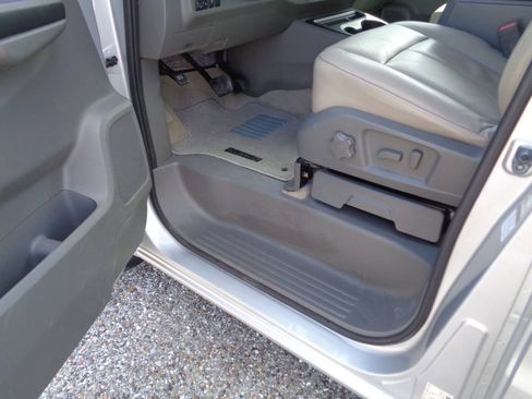 Used 2019 Nissan NV 3500 SL RWD image 16