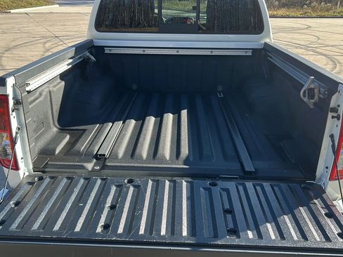 Used 2021 Nissan Frontier SV w/ Midnight Edition Floor Mats image 7