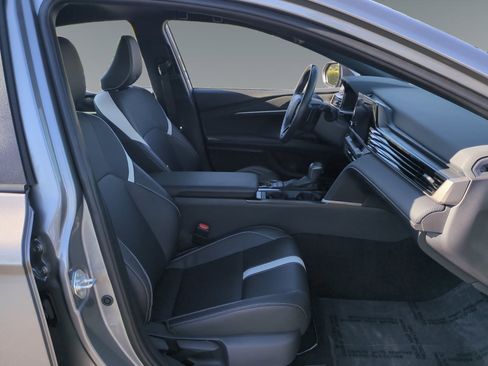 Used 2025 Toyota Camry SE image 15