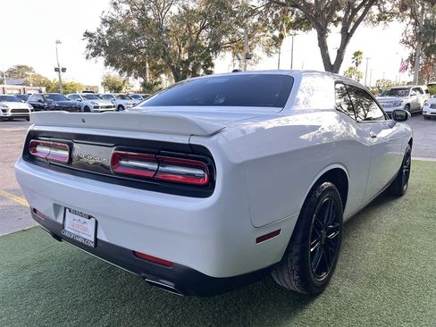 Used 2018 Dodge Challenger SXT image 6