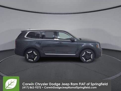 Used 2024 Kia Telluride EX w/ EX Captain's Chair Package FWD image 17