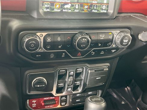 Used 2023 Jeep Wrangler Unlimited Rubicon w/ LED Lighting Group AWD/4WD image 16
