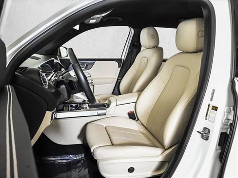 Used 2025 Mercedes-Benz GLB 250 4MATIC image 18