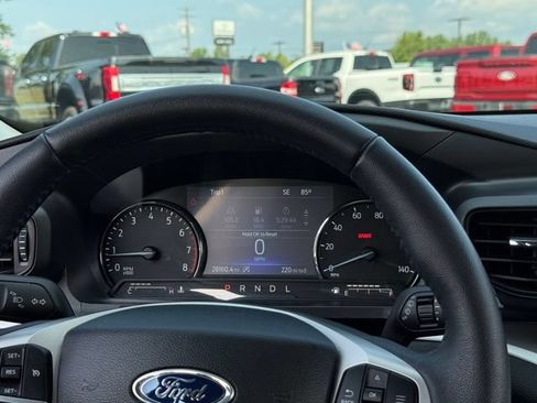 Used 2024 Ford Explorer XLT w/ Class IV Trailer Tow Package AWD/4WD image 6