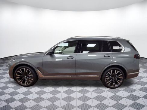 Used 2025 BMW X7 xDrive40i w/ Premium Package image 2