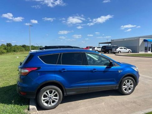 Used 2017 Ford Escape SE FWD image 9