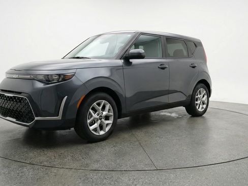 Used 2025 Kia Soul LX w/ LX Technology Package image 3