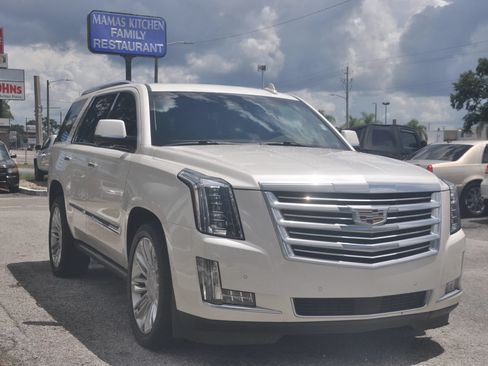 Used 2015 Cadillac Escalade Platinum RWD image 37