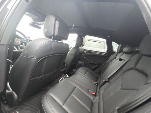 Used 2024 Porsche Macan image 10
