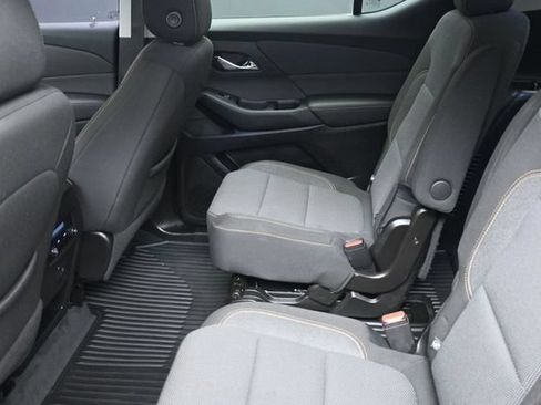 Used 2021 Chevrolet Traverse LT FWD image 29