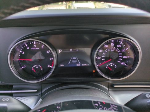 Used 2023 Kia Carnival LX FWD image 17