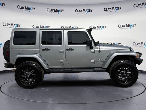 Used 2018 Jeep Wrangler Unlimited Sahara w/ Connectivity Group image 6