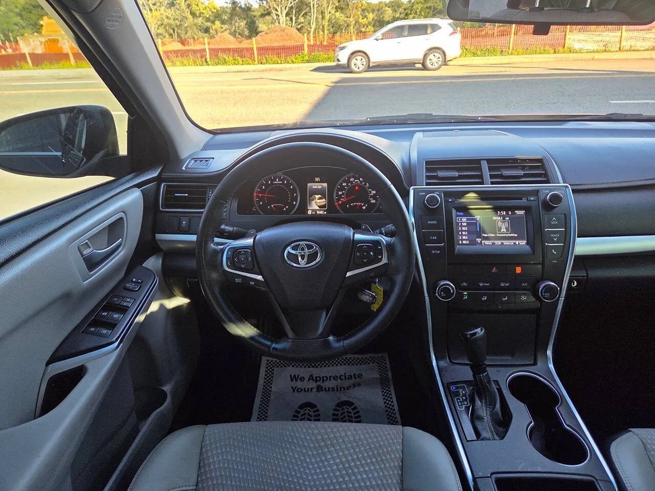 Used 2015 Toyota Camry SE FWD image 2