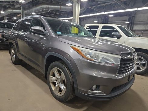 Used 2014 Toyota Highlander Limited image 3