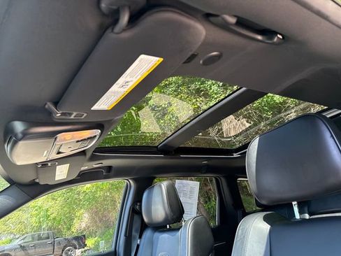 Used 2018 Jeep Grand Cherokee Overland AWD/4WD image 27
