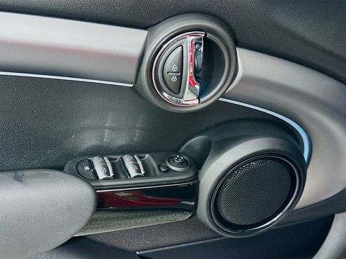 Used 2022 MINI Cooper 4-Door Hardtop image 17