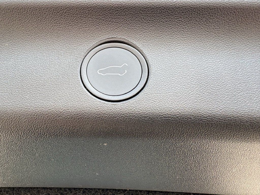 Used 2021 Tesla Model Y 2WD image 28
