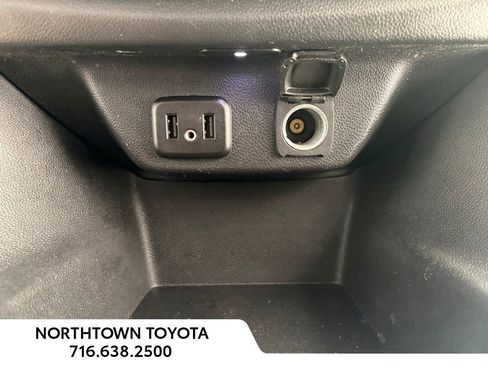 Used 2020 Chevrolet Traverse LS image 28