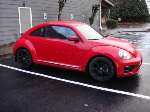 Used 2018 Volkswagen Beetle 2.0T S image 5