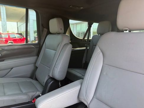 Used 2022 Chevrolet Suburban LT w/ Luxury Package RWD image 9