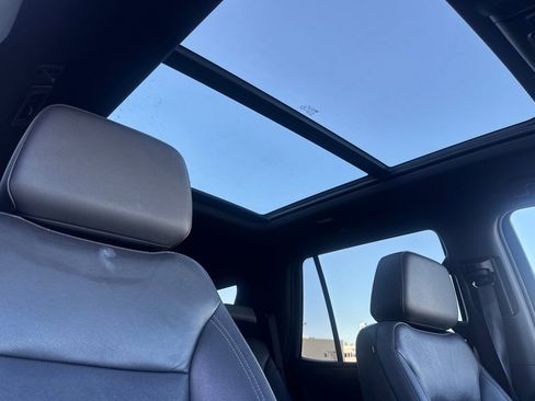 Used 2022 Chevrolet Tahoe Z71 w/ Off-Road Capability Package image 21