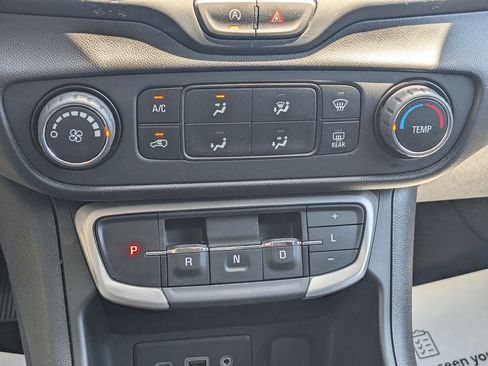 Used 2024 GMC Terrain SLE FWD image 20
