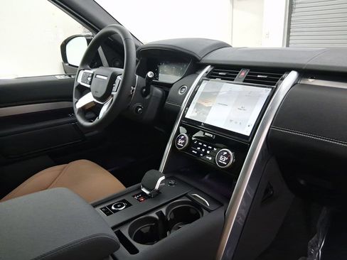 New 2026 Land Rover Discovery Limited Edition image 21
