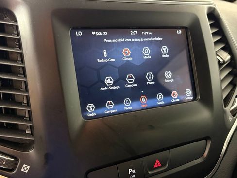 Used 2019 Jeep Cherokee Latitude Plus w/ Comfort/Convenience Group FWD image 26