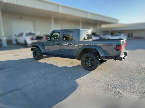New 2025 Jeep Gladiator Sport image 7