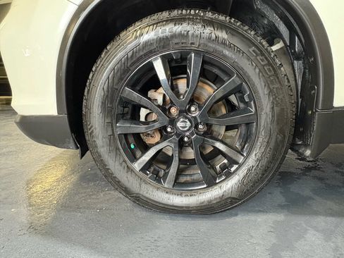 Used 2017 Nissan Rogue SV w/ Midnight Edition Package AWD/4WD image 30