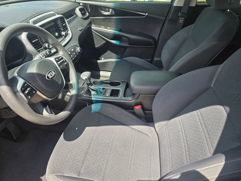 Used 2019 Kia Sorento L FWD image 19