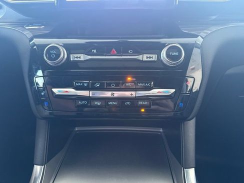 Used 2022 Ford Explorer Limited w/ Equipment Group 301A AWD/4WD image 15
