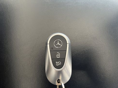 Used 2023 Mercedes-Benz GLC 300 4MATIC image 23