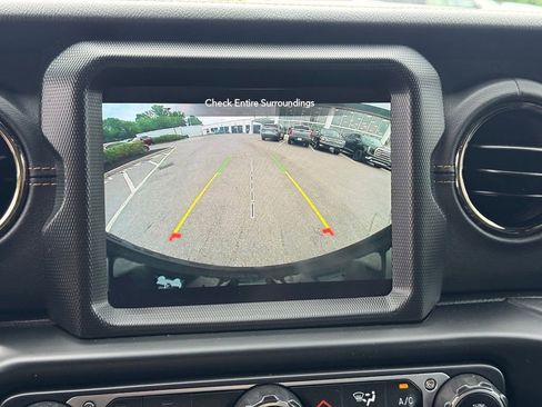 Used 2022 Jeep Wrangler Unlimited Sahara AWD/4WD image 21