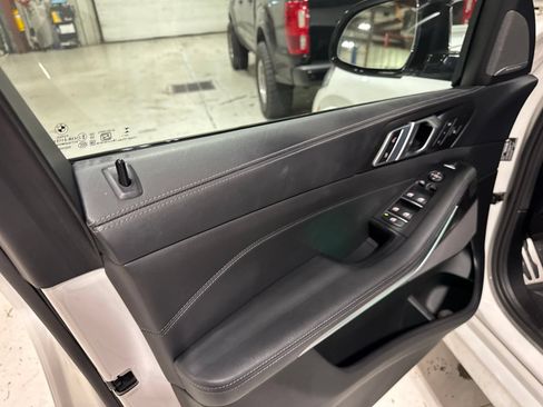 Used 2025 BMW X5 M Competition AWD/4WD image 25