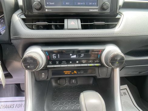 Used 2022 Toyota RAV4 LE AWD/4WD image 18