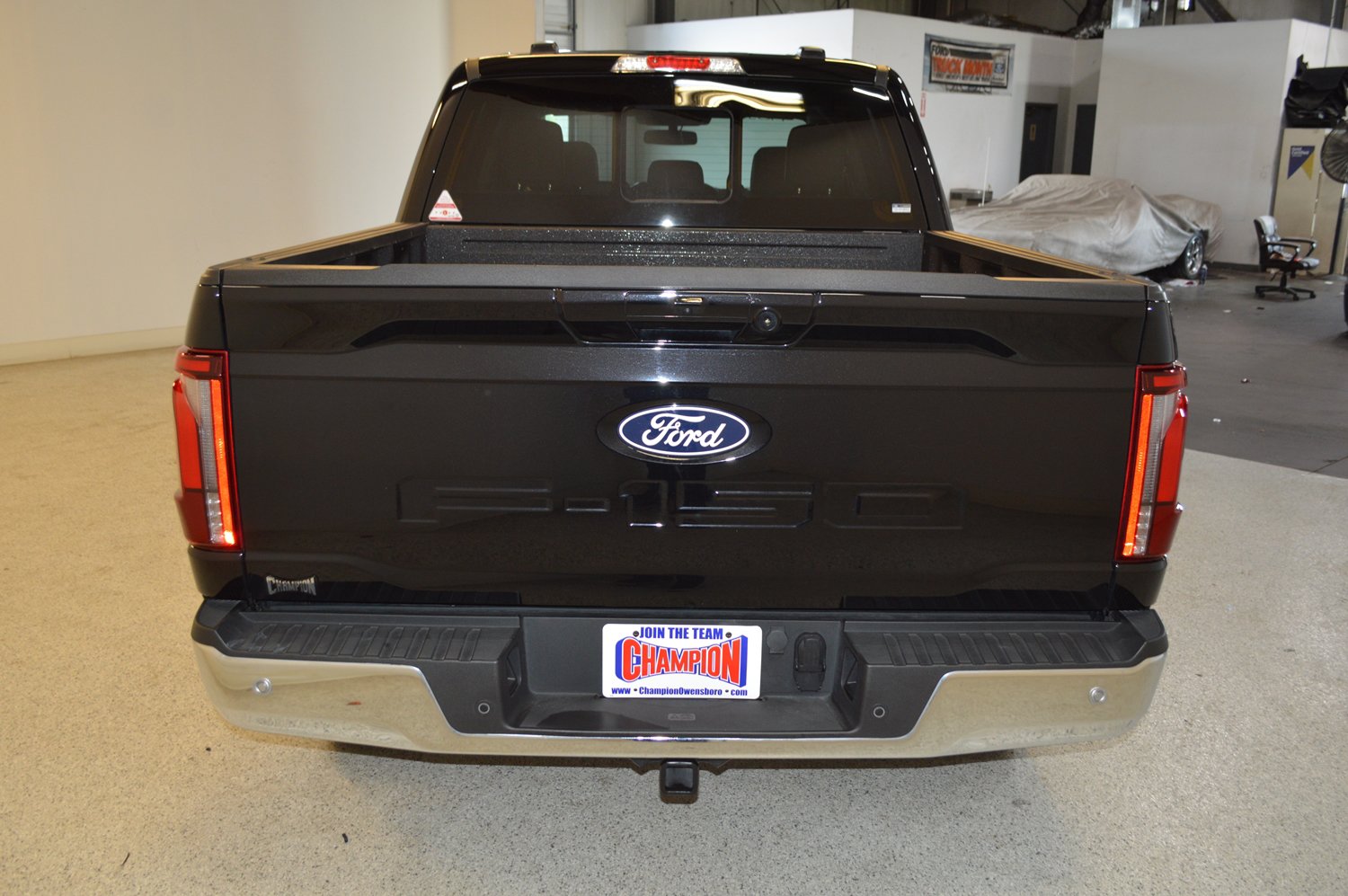 Used 2025 Ford F150 Lariat w/ Equipment Group 501A Mid AWD/4WD image 4