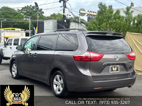 Used 2015 Toyota Sienna LE FWD image 4