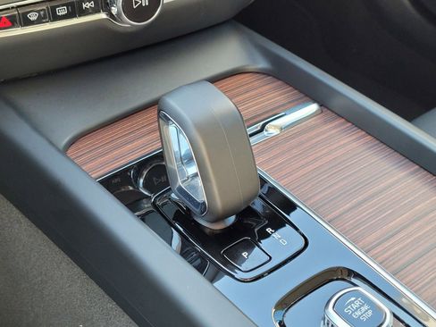 Certified 2025 Volvo V60 B5 Cross Country Plus image 24