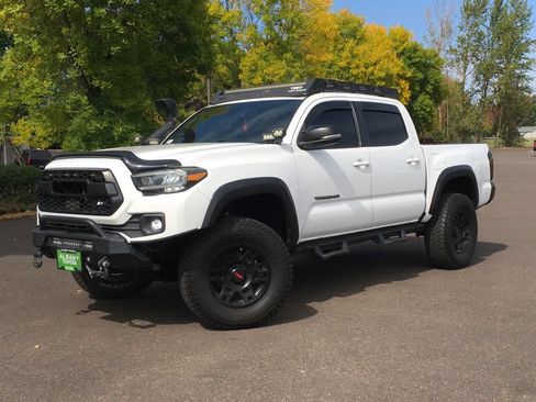 Used 2021 Toyota Tacoma TRD Off-Road w/ Technology Package AWD/4WD image 1
